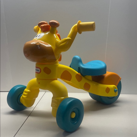 Little Tikes Go and Grow Lil' Rollin' Giraffe ride-on toy - Picture 2 of 5